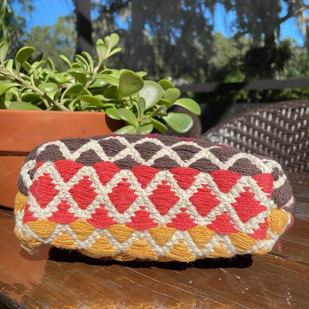 Universal thread multi colored pouch. - Picture 2 of 4